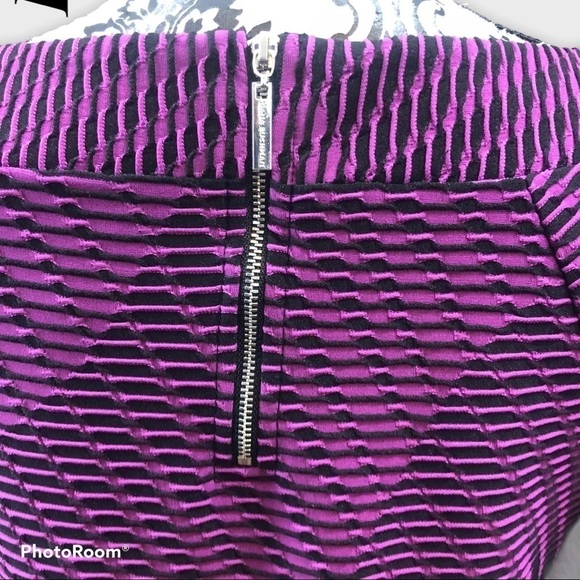 Dana BUCHMAN Fuchsia & Black  top. Size small - Picture 4 of 10